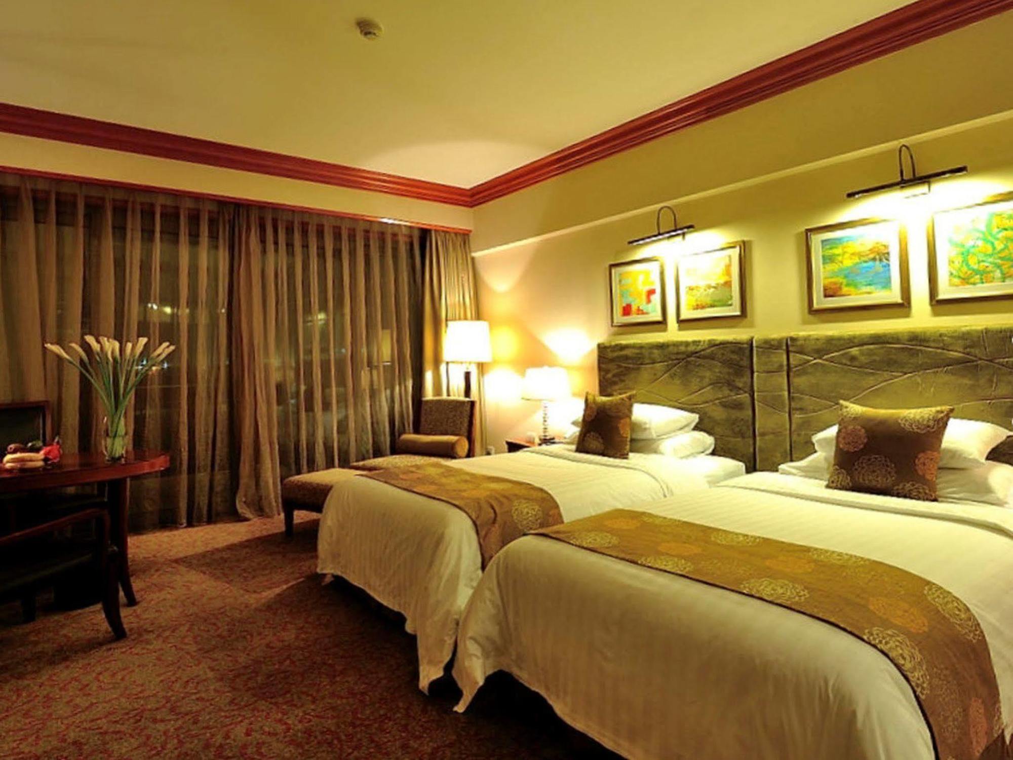 New Century Grand Hotel Kaifeng Extérieur photo